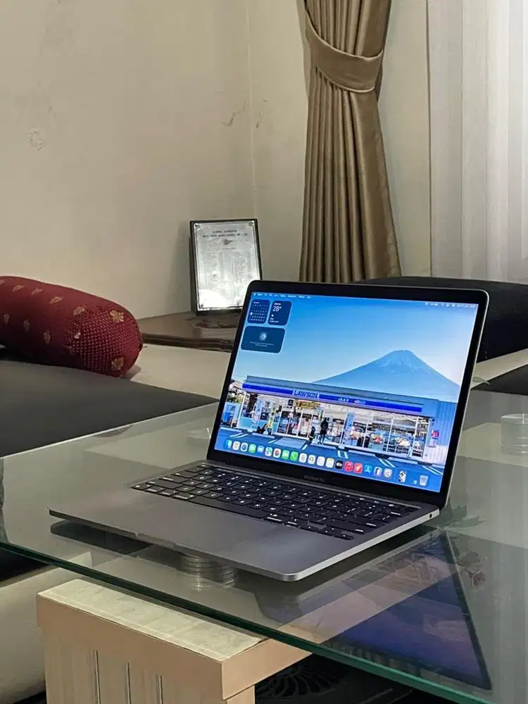 MacBook Pro 2020 M1 13 inch 8/256