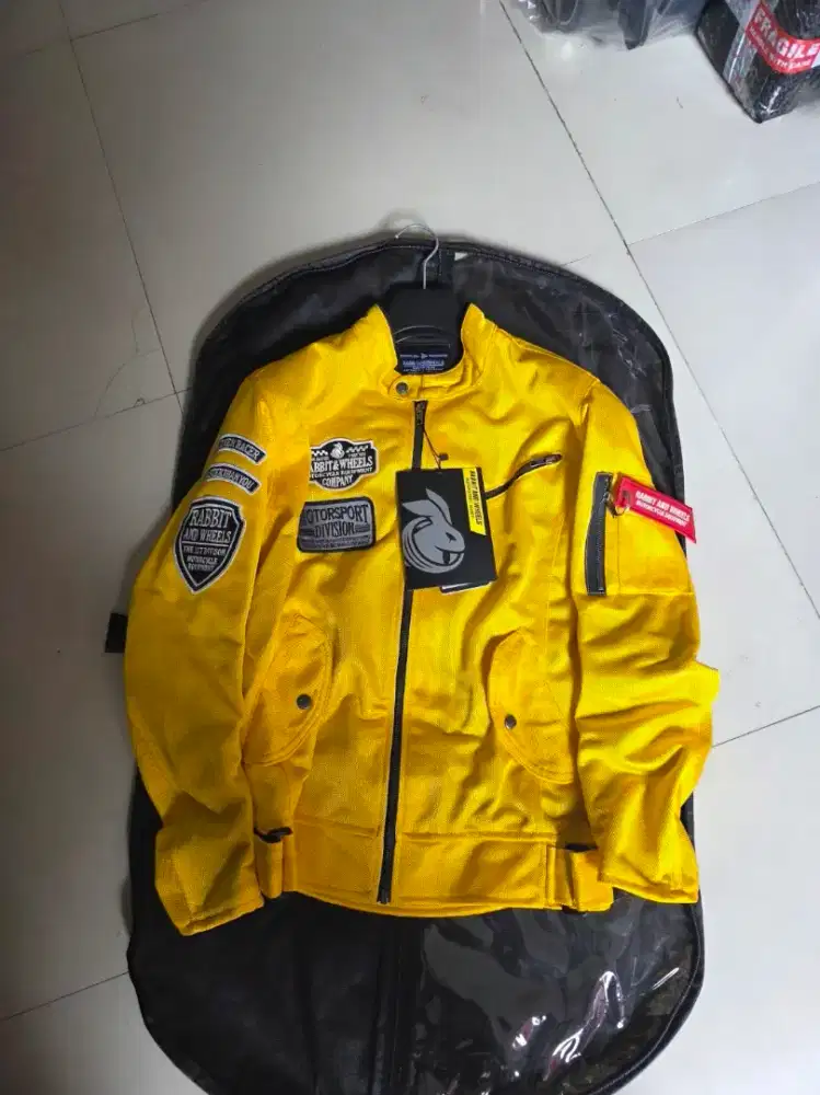 Jaket Rabbit And Wheels Regular Basic