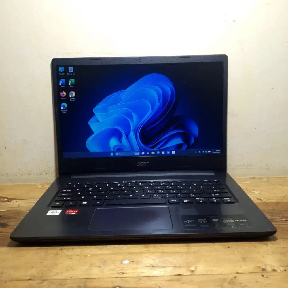 Acer AMD Athlon Silver 3050U Ram 4 GB SSD 256 GB