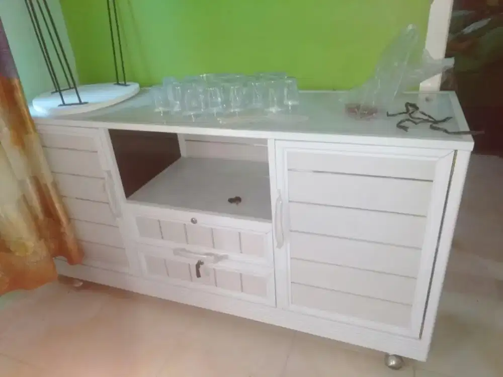 Rak meja putih estetik