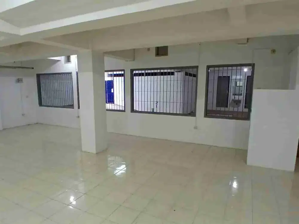 lantai besemrnt di sewakan diarea komplek Ciganjur