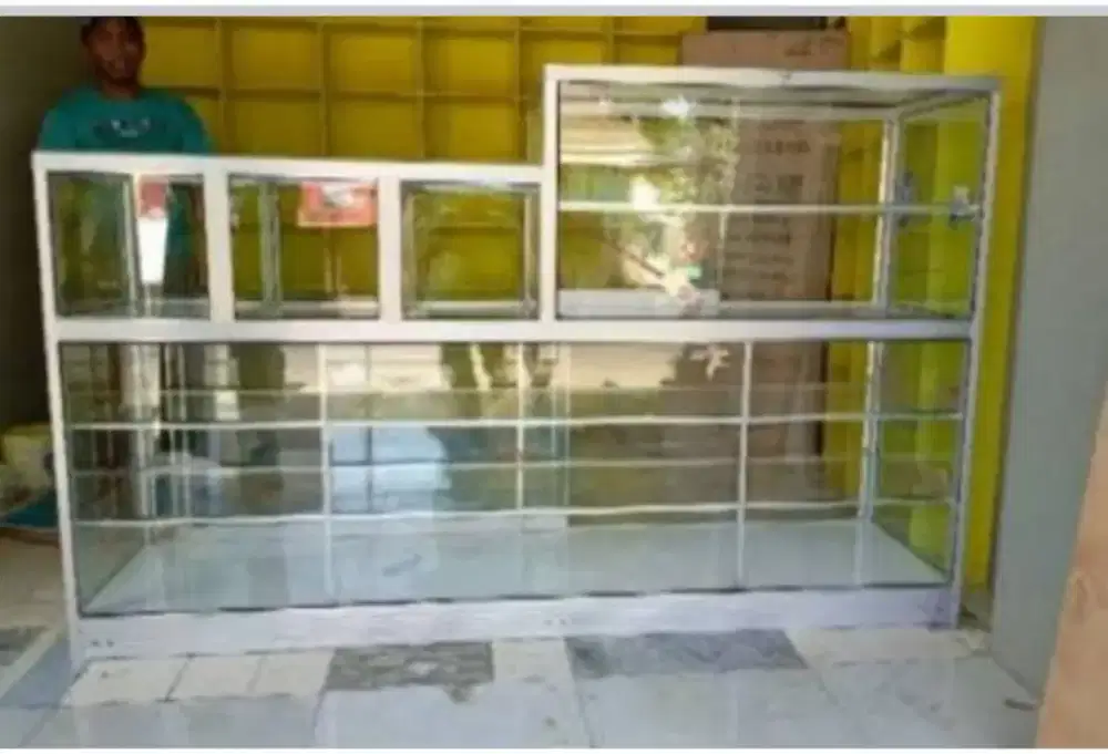 Etalase berbagai ukuran