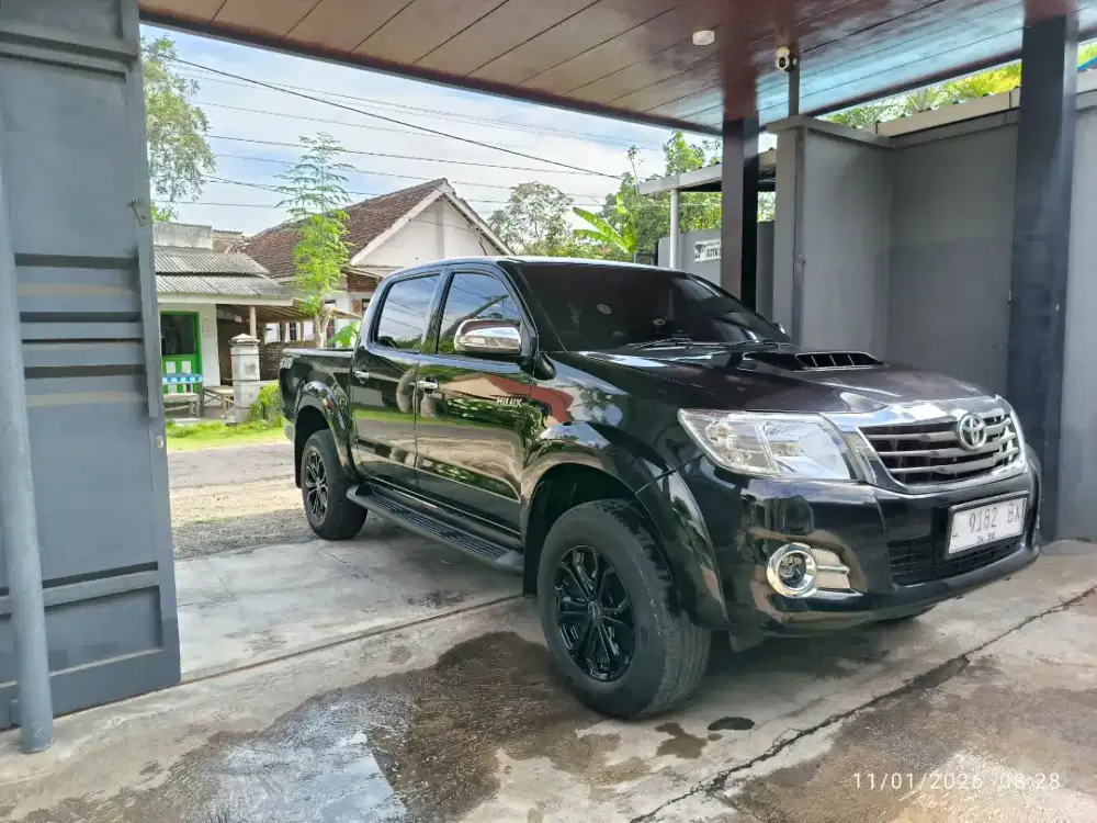 toyota hilux double cabin G hitam 2015 mt