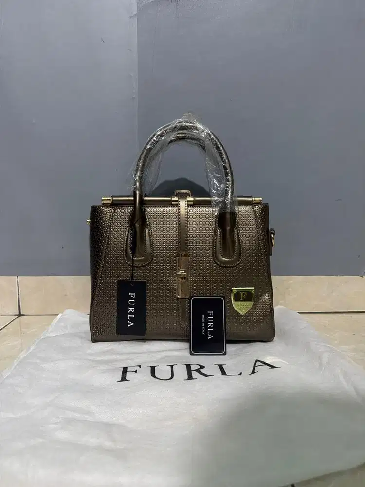 Tas furla untuk pesta