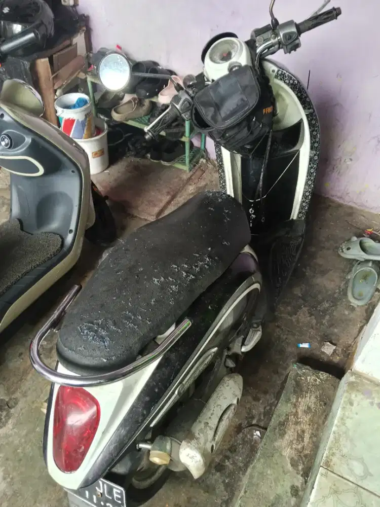 Dijual scoopy 2011 surat komplit
