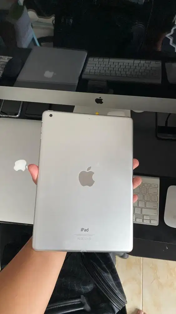IPAD AIR GEN 1 WARNA SILVER PUTIH