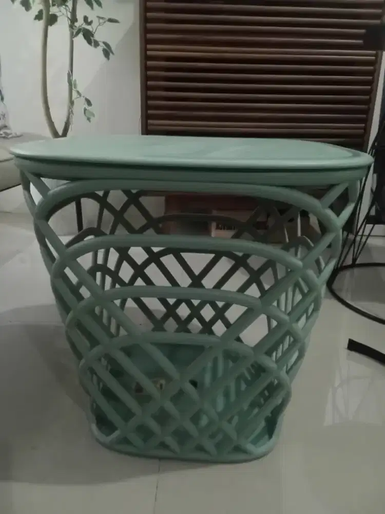 Meja sudut, meja teras informa