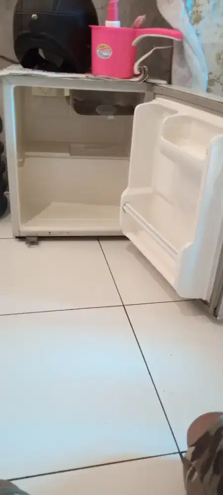 Kulkas Mini Bar Goldstar