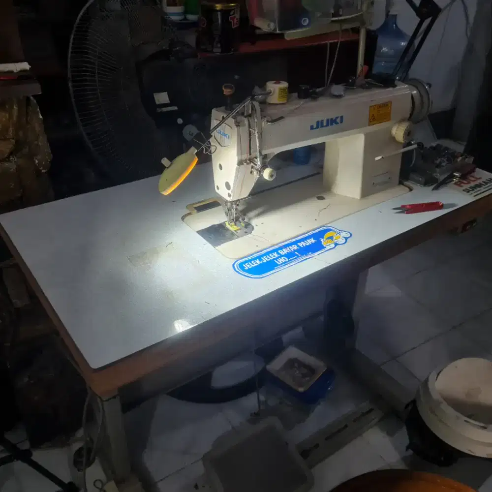 Mesin jahit juki