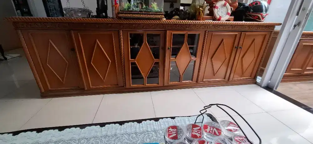Lemari TV model ukiran
