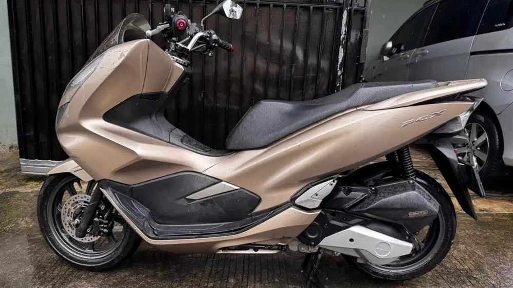 Honda PCX 2019 Pajak On Warna Glamour Gold