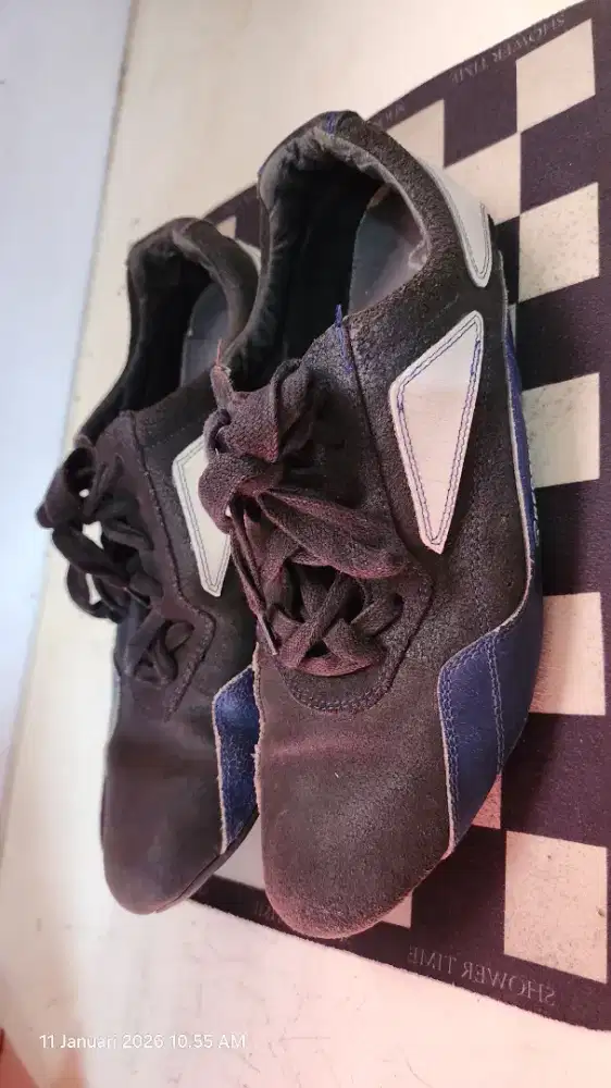 Sepatu bekas merk redskins