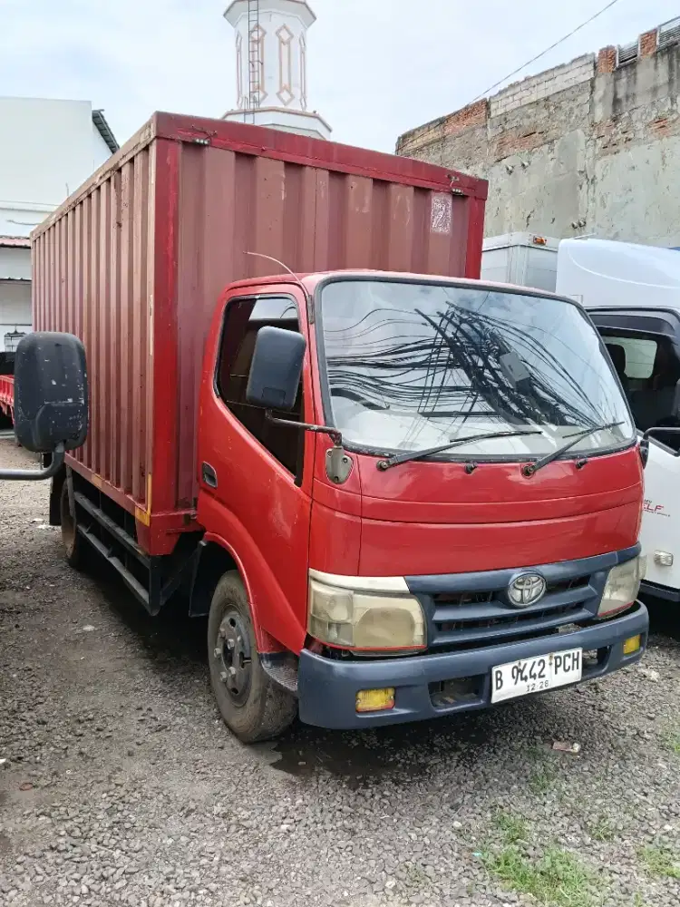 Toyota Dyna 110ft ban 6 double box 17 kubik 2013