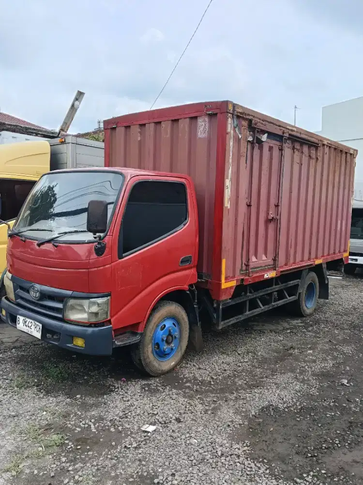 Toyota Dyna 110ft ban 6 double box 17 kubik 2013