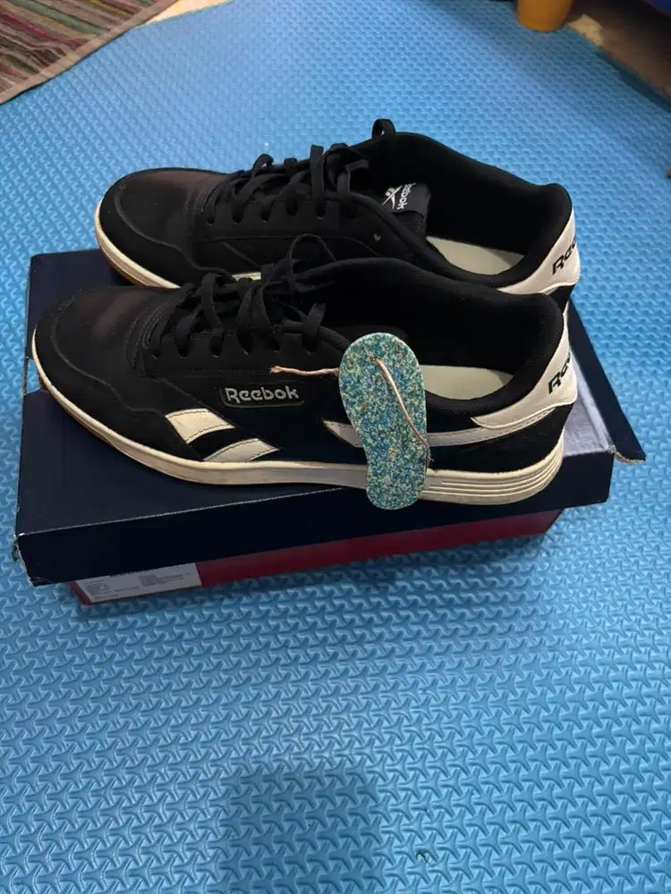 Reebok court adance black gum