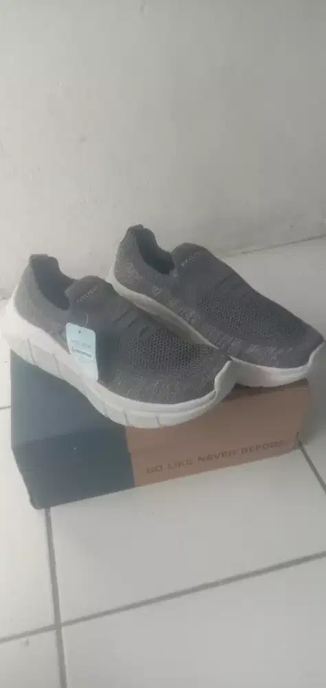 Sepatu skechers Gowalk slip on