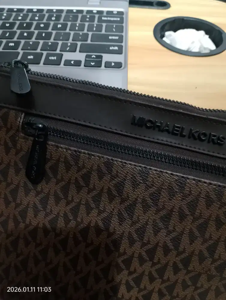 Tas Clutch Michael Kors (MK)