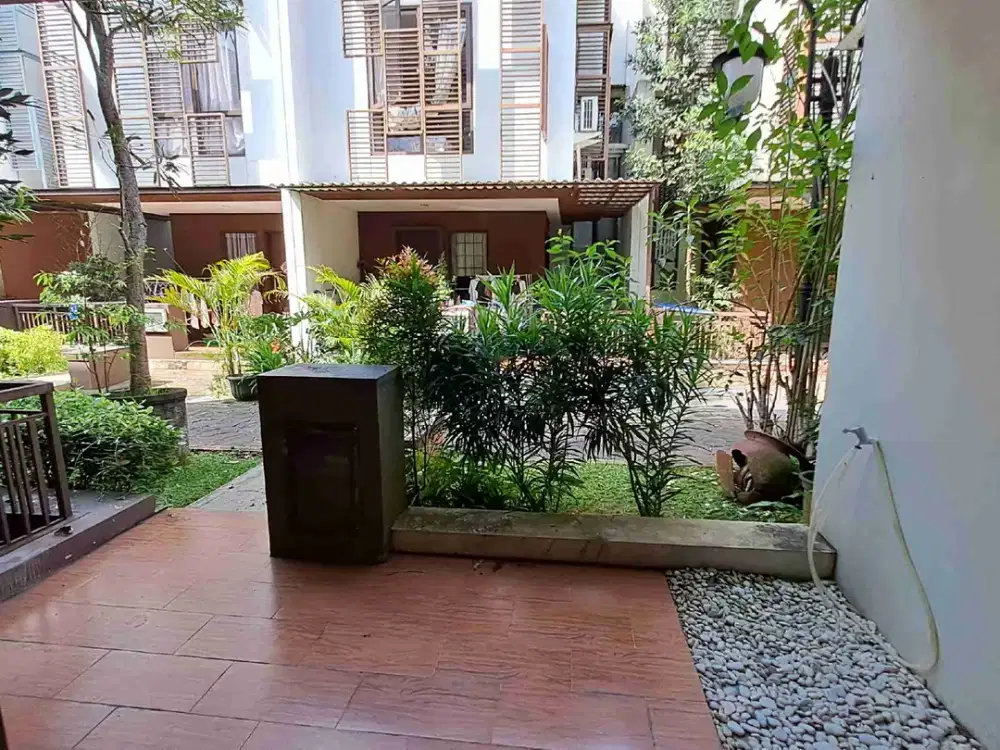 Disewakan Rumah 3 Lantai Cluster Whrlford Furnish BSD