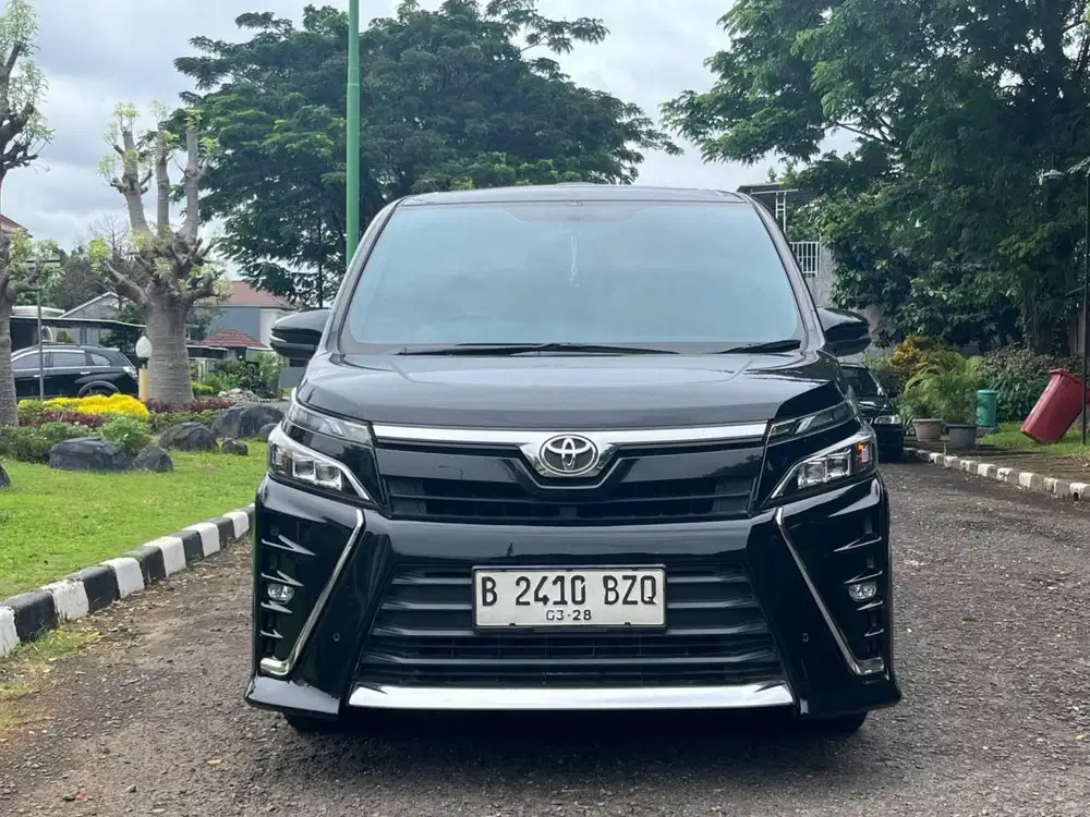 Toyota Voxy 2.0 at 2018 Hitam