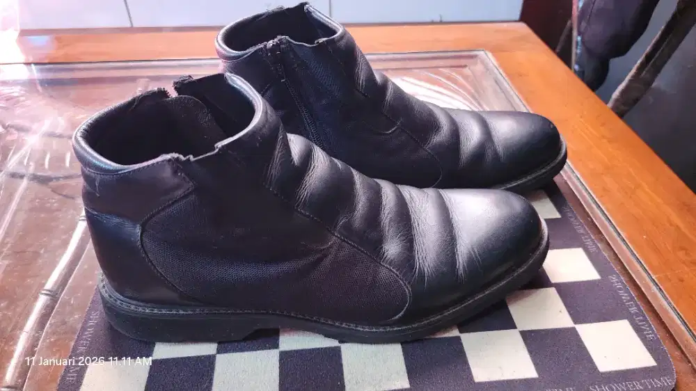 Sepatu kulit formil merk titans