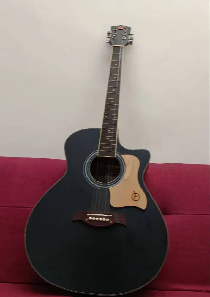 Guitar akustik mandalika