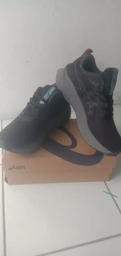 Sepatu asics Novablast