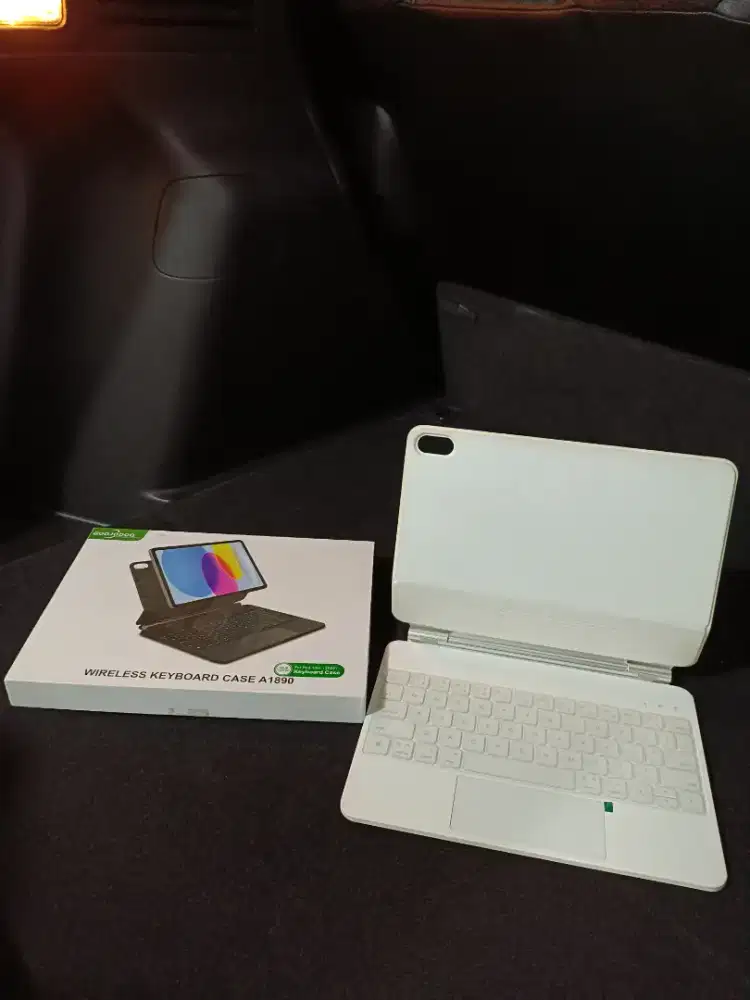 Magic keyboard Bluetooth Goojodoq  + 2 Casing for Ipad Gen 10th 100%