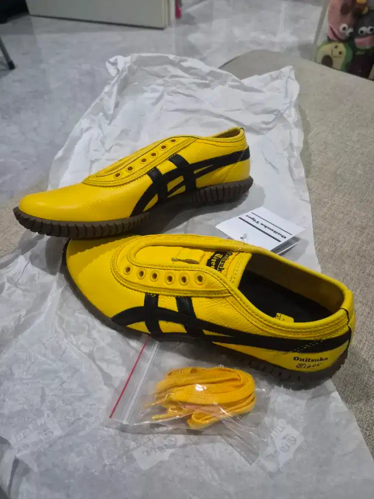 ONITSUKA TIGER Tsunahiki Slip On