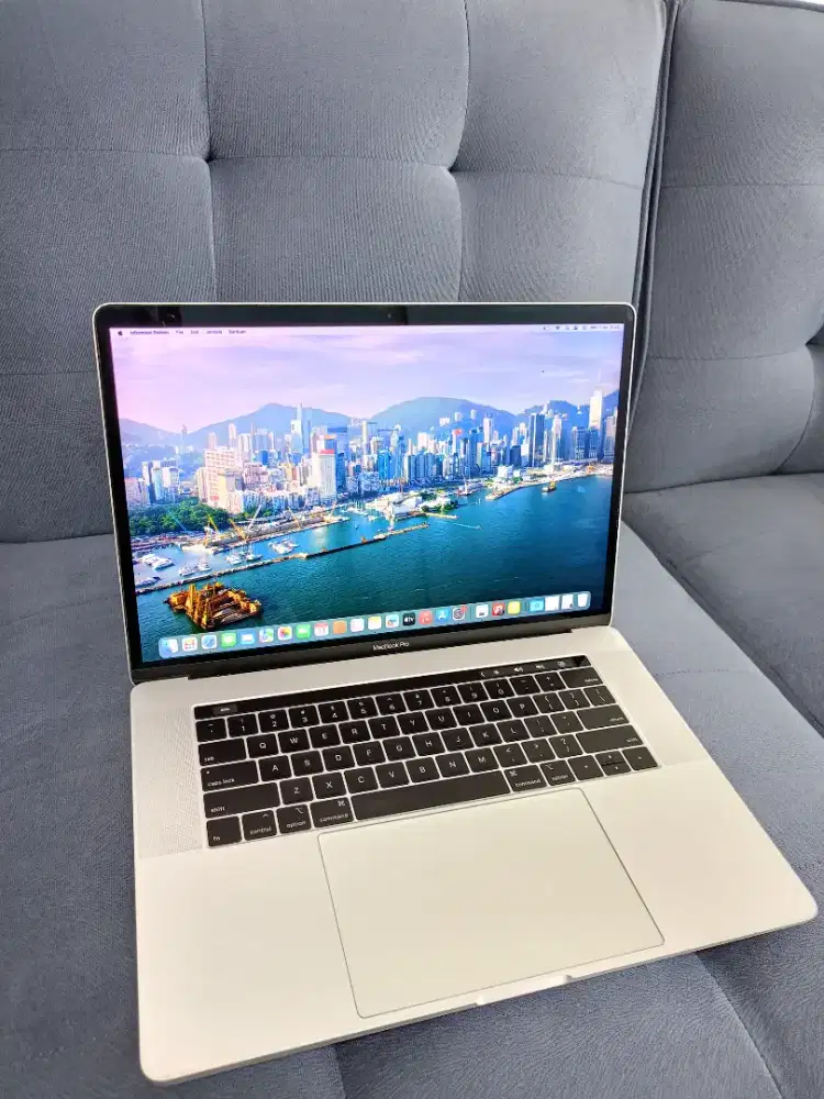 MACBOOK PRO 2018 15 INCH I7 16/512 SILVER