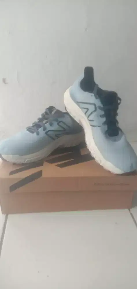 Sepatu New balance T410