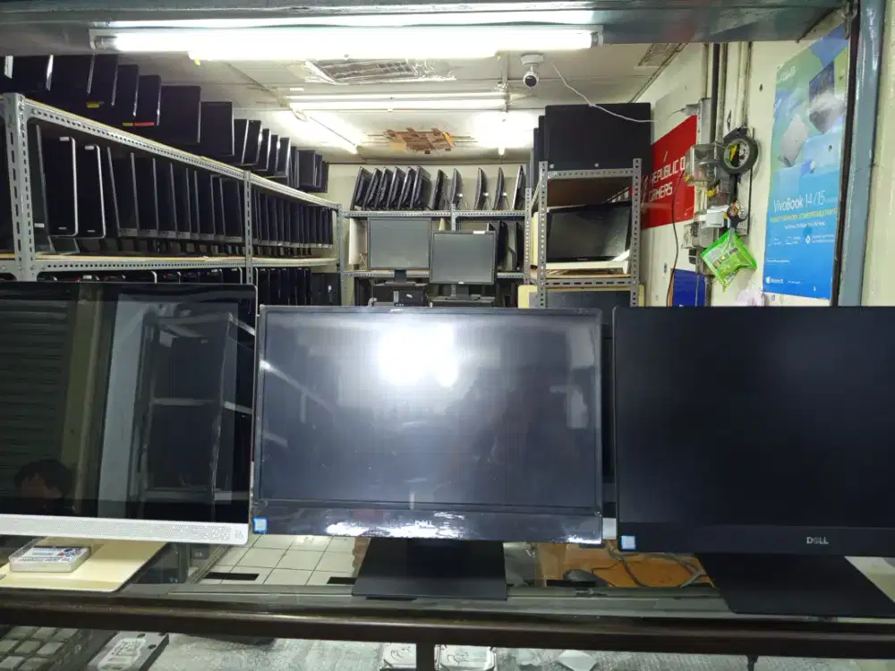 Toko komputer bekas.