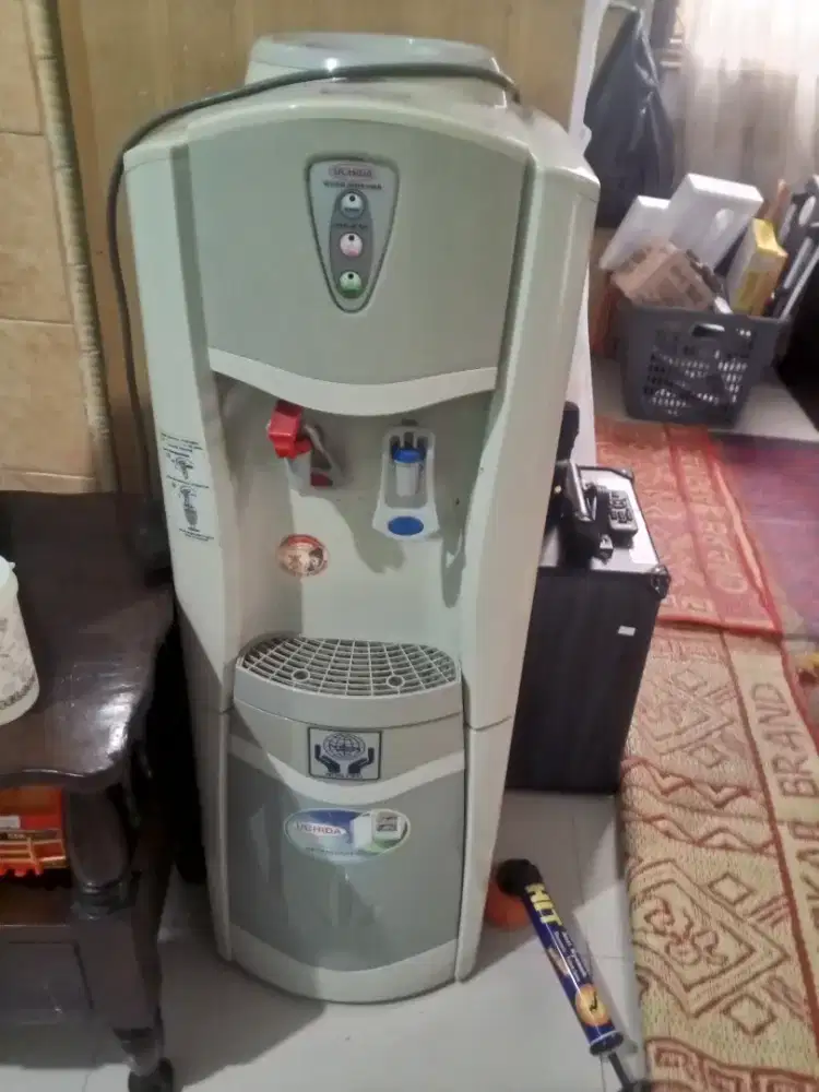 Dispenser panas dingin