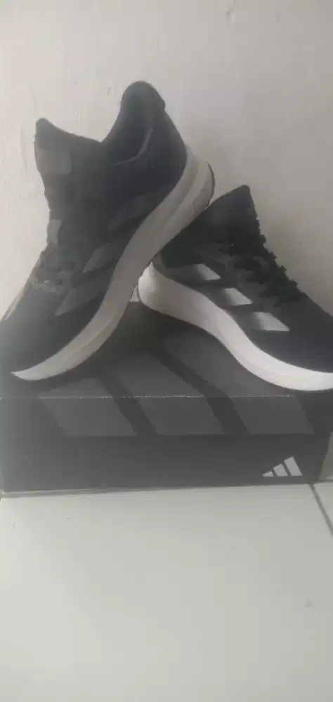 Sepatu adidas adizero SL