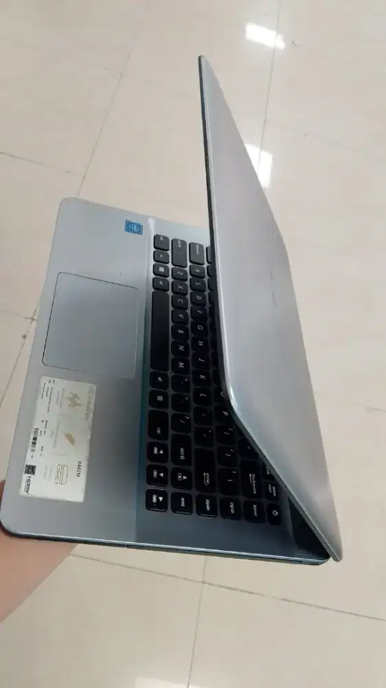Dijual laptop Asus Warna silver siap pakai 24Jam COD Bogor Ram 4GB SSD