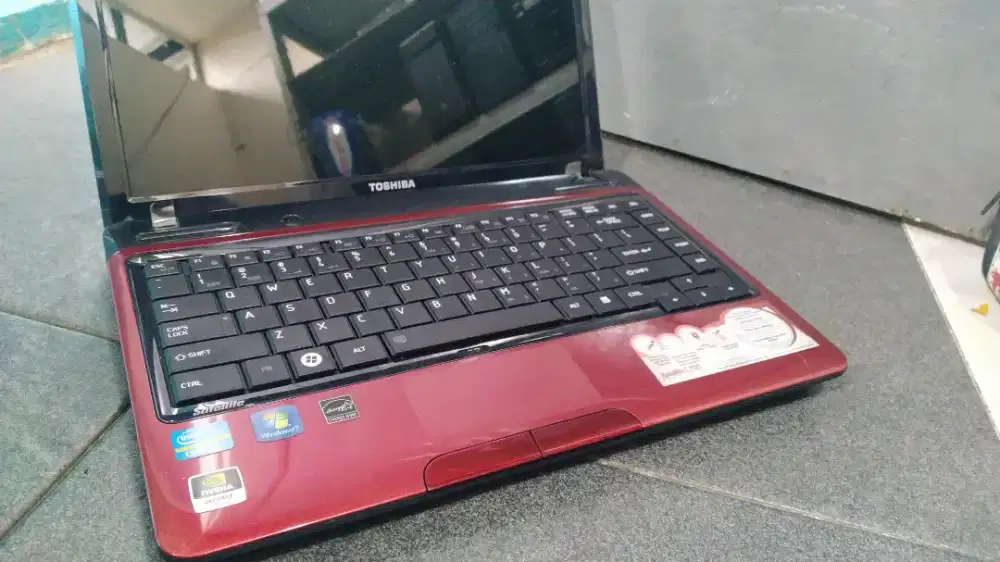 Laptop Multimedia Core i5 double vga mulus bening minus baterai aj