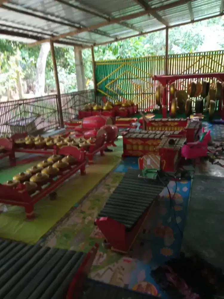 Gamelan Besi Slendro Pelog