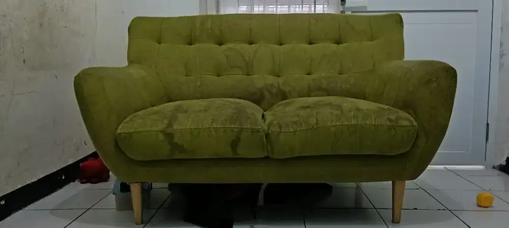 2 Sofa INFORMA hijau dan daun