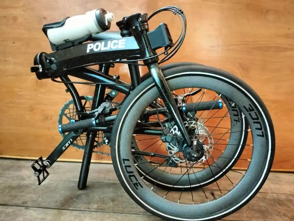 Sepeda lipat police