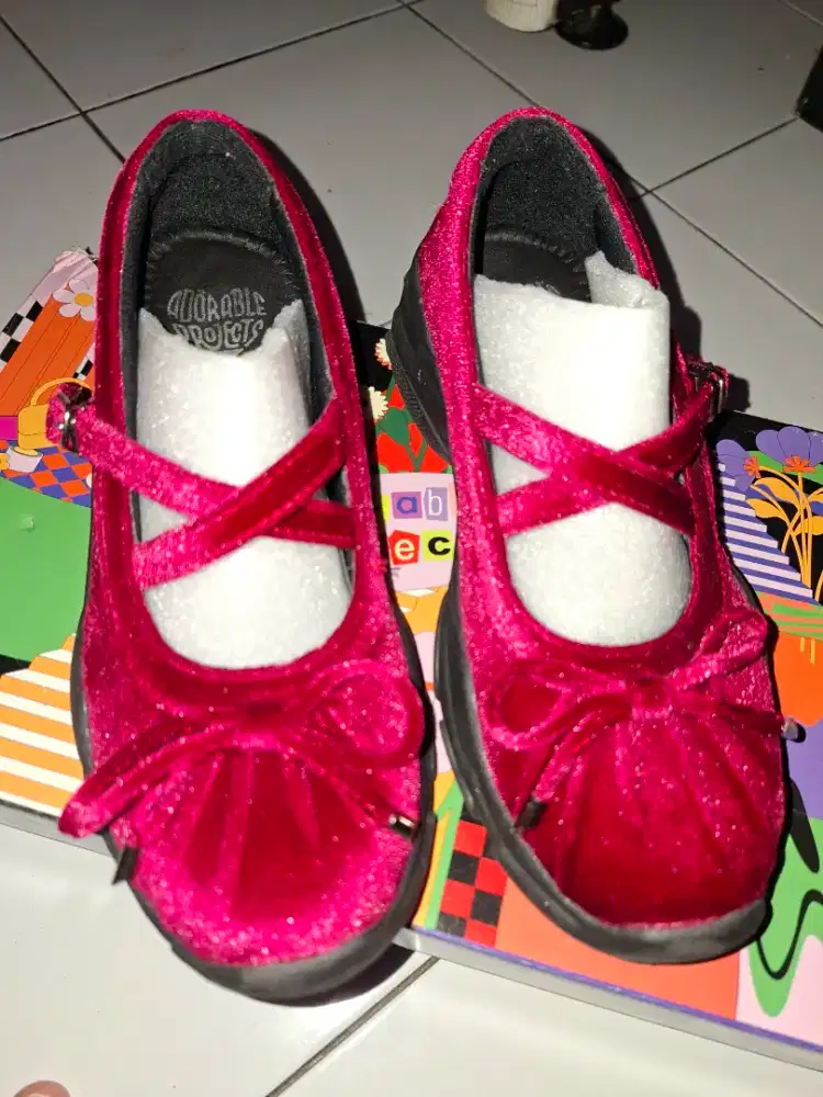 Sepatu sandal wanita
