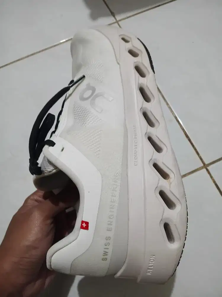 Sepatu On Cloudsurfer Next On Running