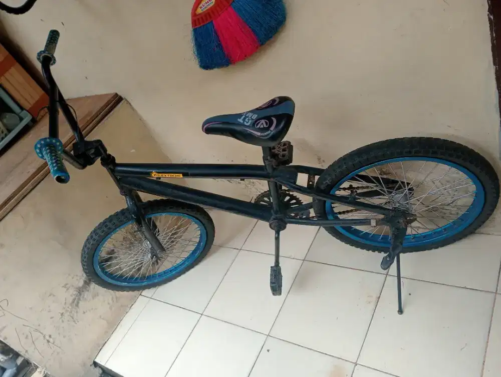 Sepeda BMX merk united
