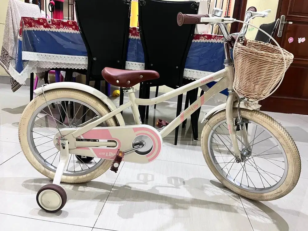 Sepeda Anak B&B Vanilla 18 Inch Roda Dua / Empat Bekas Seperti Baru