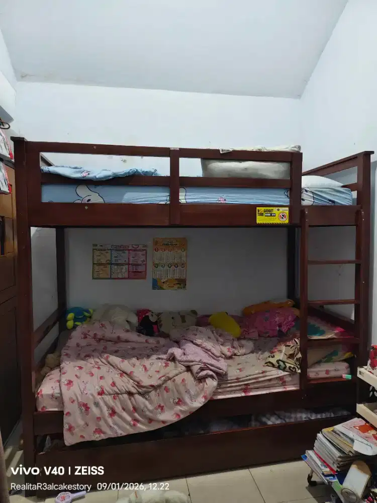 Dipan tempat Tidur Tingkat