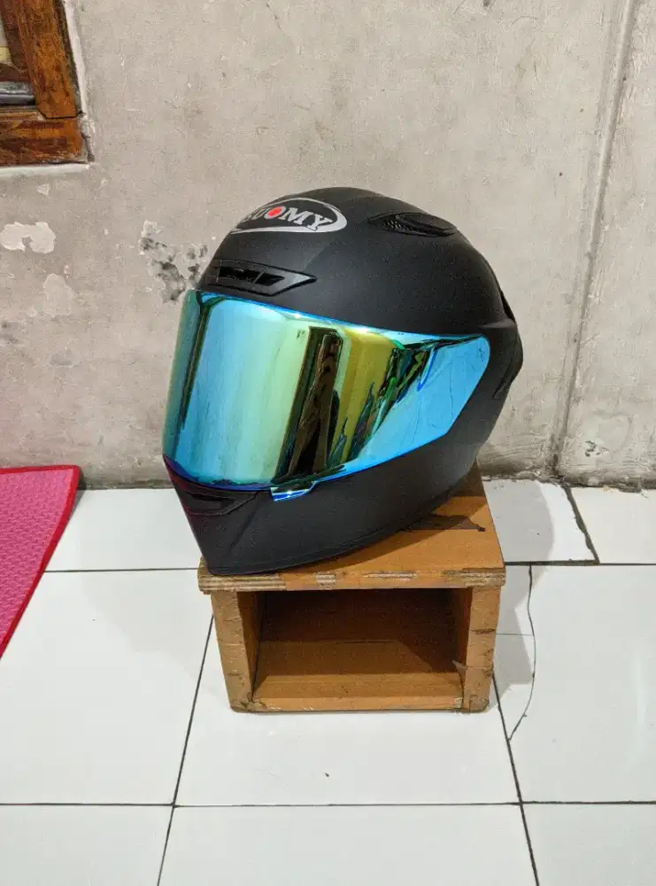 Helm SUOMY TRACK 1