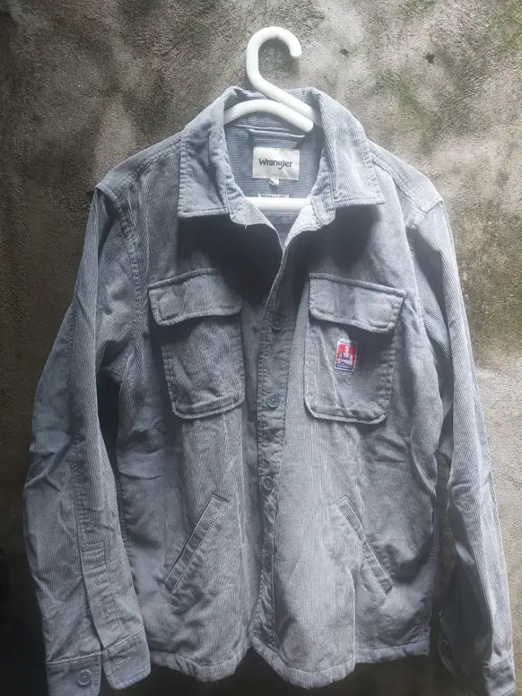 Wrangler workwear Cotton,warna abu pekat,lebr dd 56cm,panjang 67cm.