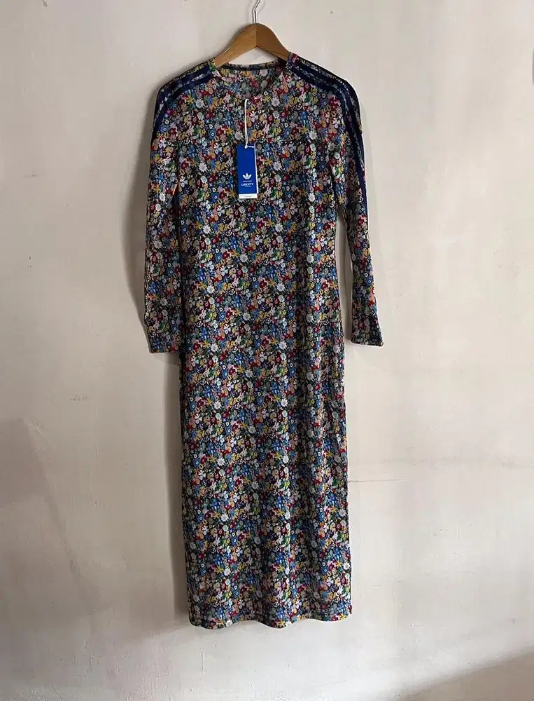 Dijual Baju merk ADIDAS Size Asia L LD 88-90, panjang baju 125