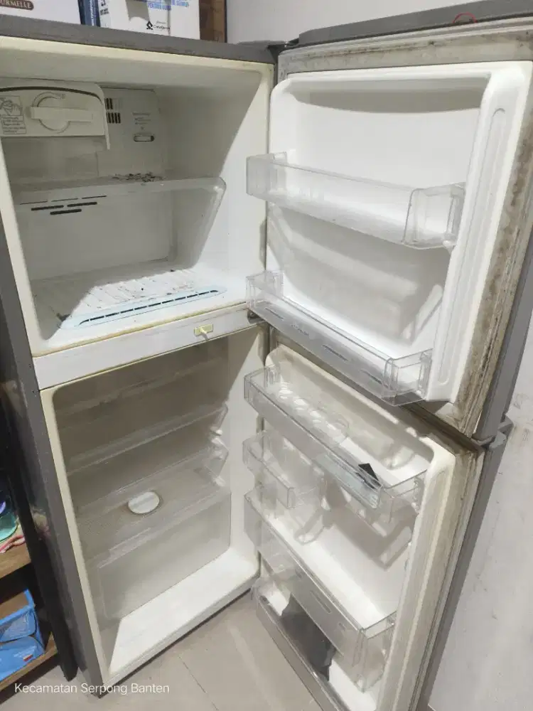 Lemari Es 2 Pintu LG