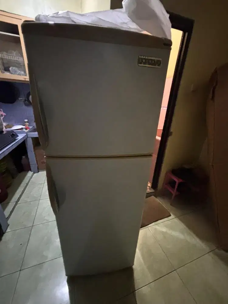 DIJUAL KULKAS AQUA SANYO 2 PINTU SR-LV239N