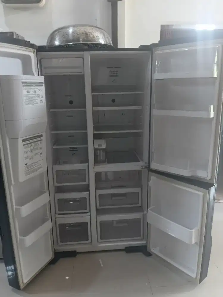 kulkas 3 pintu merk hitaci