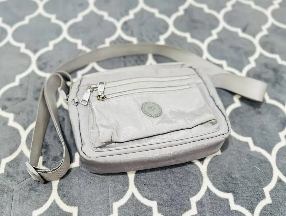 Tas selempang LF